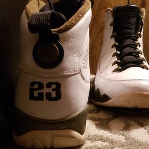 Air Jordan 9 Retro BG 'Statue' Goat